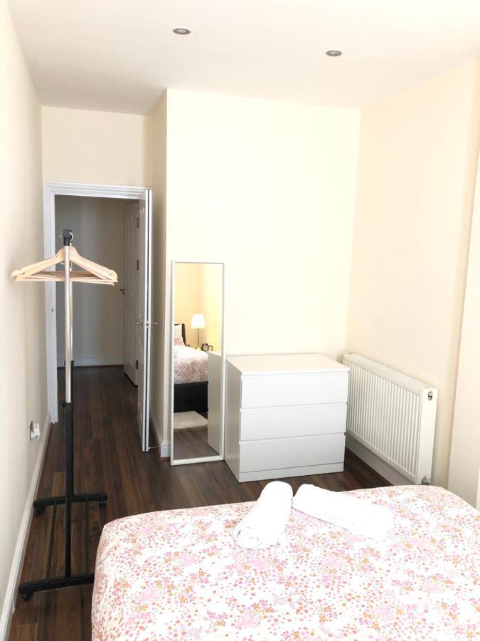 Greater London Holiday Let @ Hanwell Apartment Exterior foto