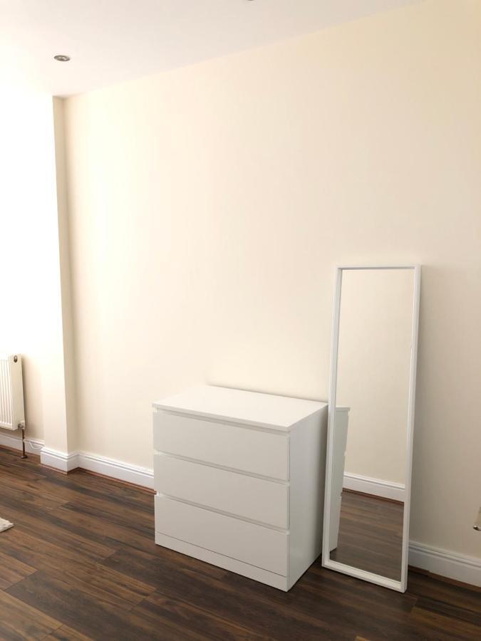 Greater London Holiday Let @ Hanwell Apartment Exterior foto
